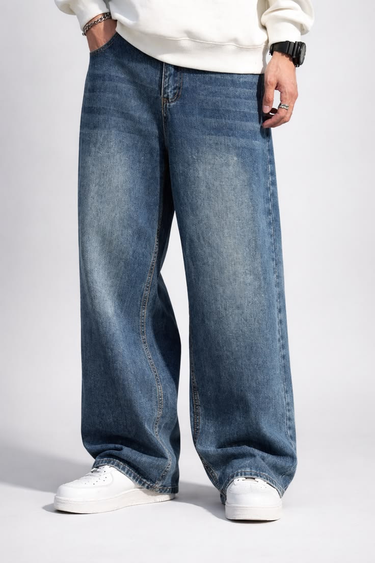 Men wearing baggy blue jeans streetwear